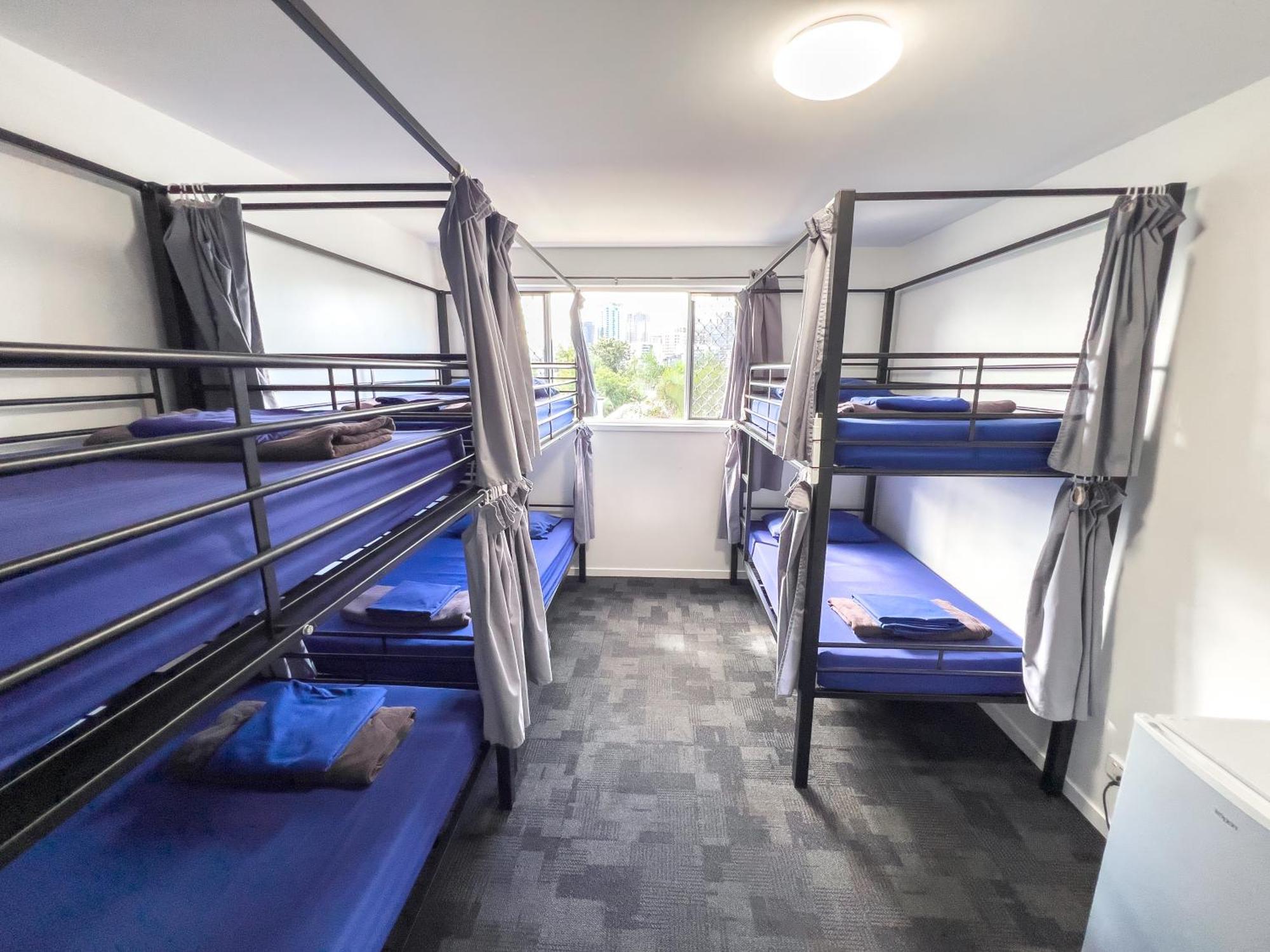 Somewhere To Stay Backpackers Брисбен Номер фото