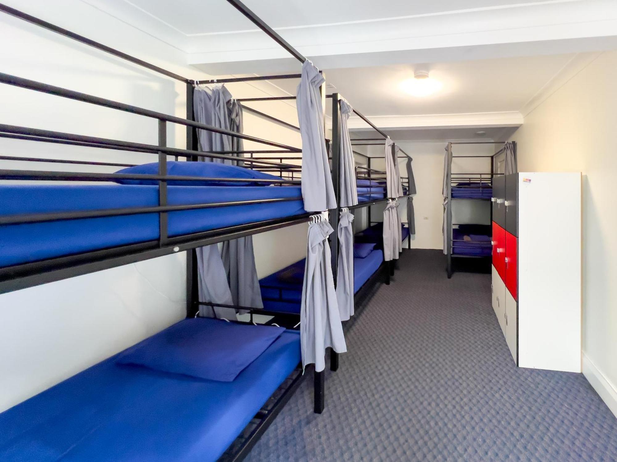 Somewhere To Stay Backpackers Брисбен Номер фото